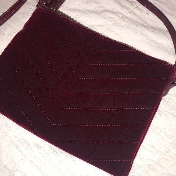 Velvet maroon crossbody bag - Picture 2 of 4